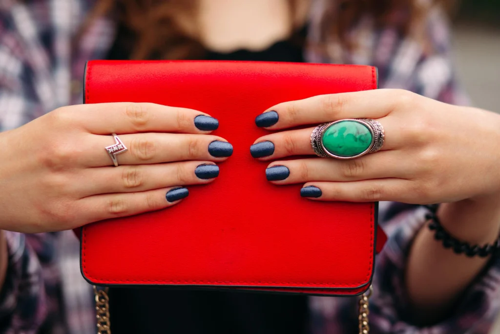 Modne paznokcie lipiec 2026, Jelly Nails i Aquamarine.